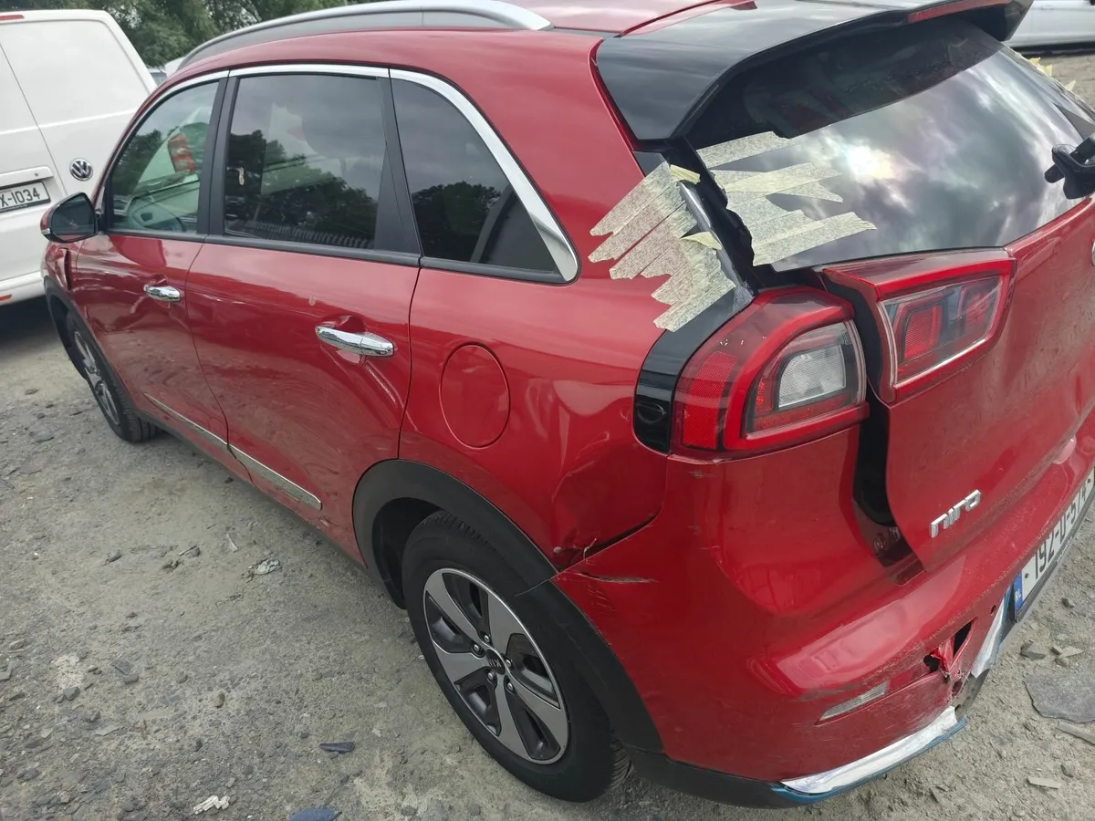 2019 Kia niro hybrid - Image 3