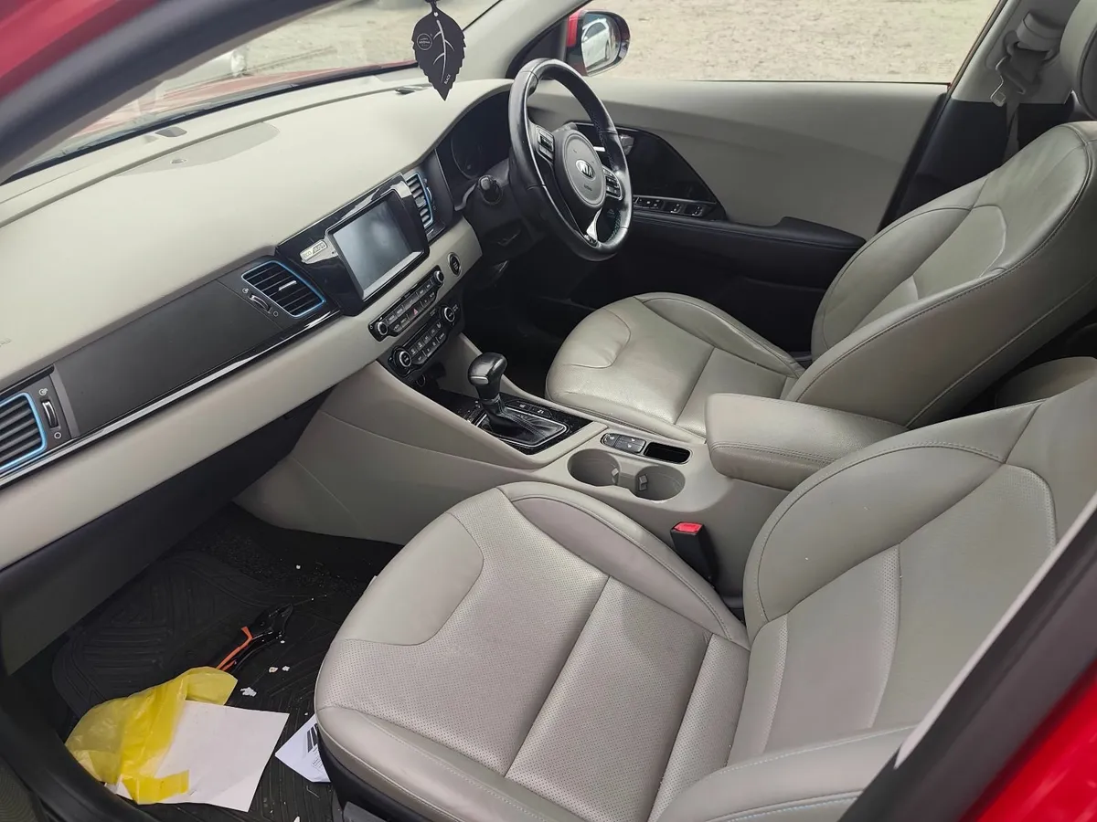 2019 Kia niro hybrid - Image 4