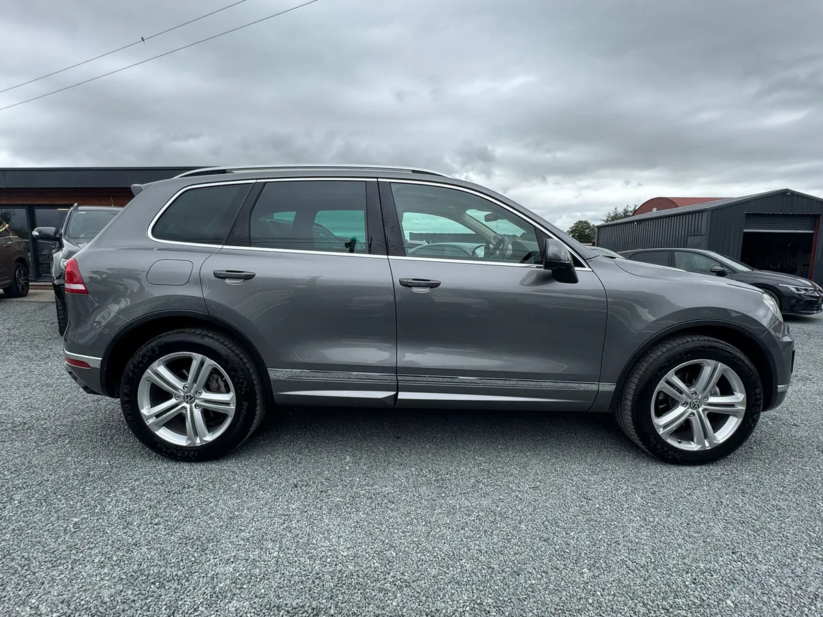 171 VW TOUAREG 3.0 TDI 5 SEATER R LINE 333TAX - Image 4