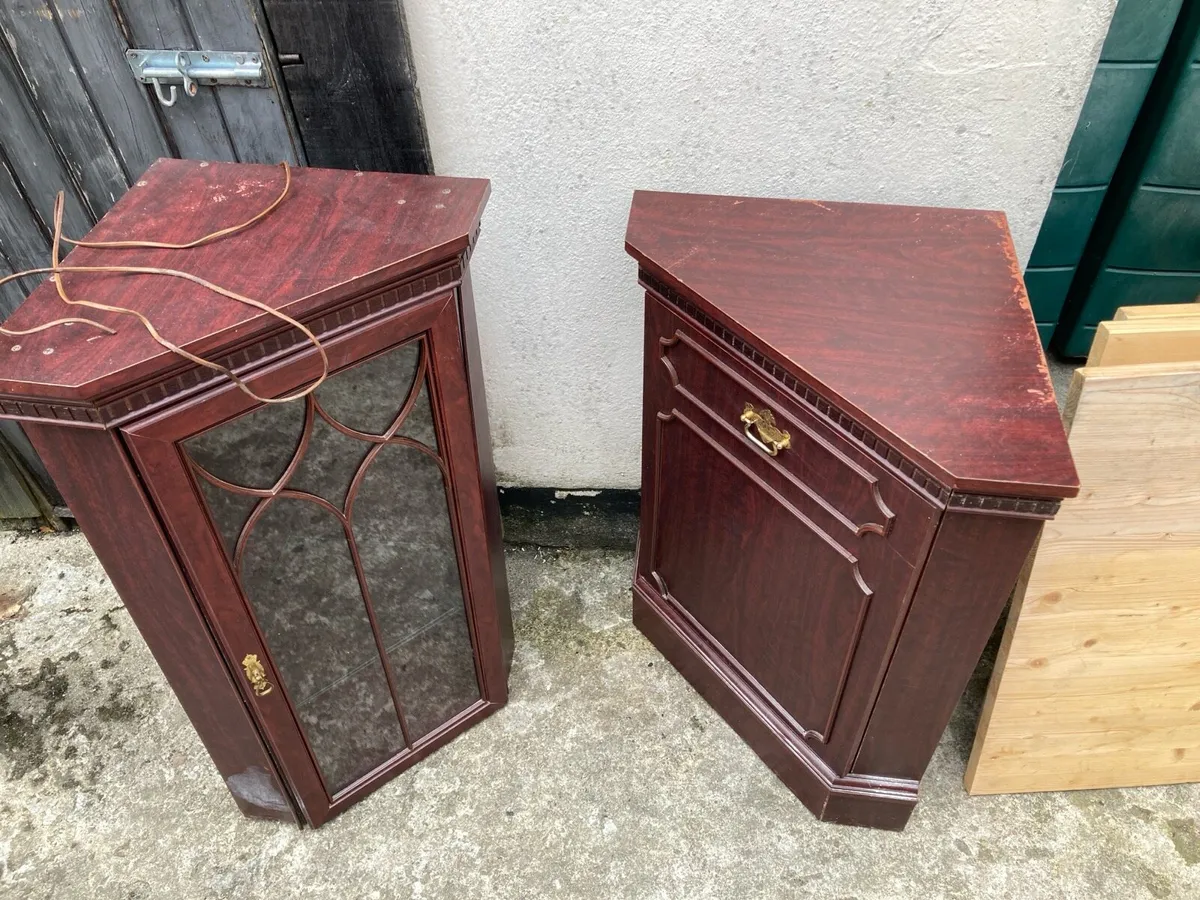Vintage corner cupboard/cabinet - Image 1