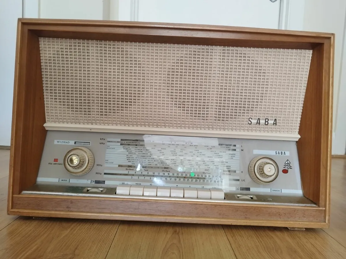 Old Radio - Image 1