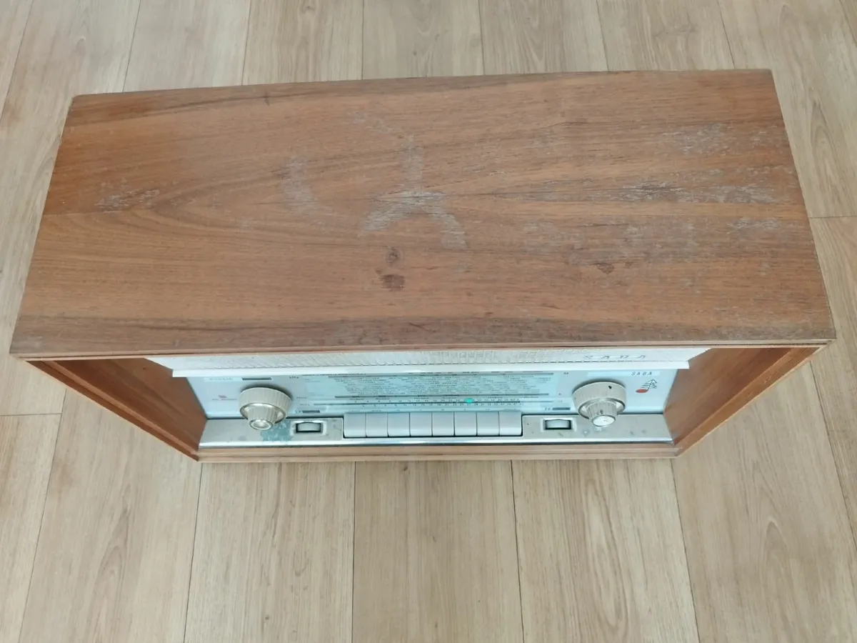 Old Radio - Image 2