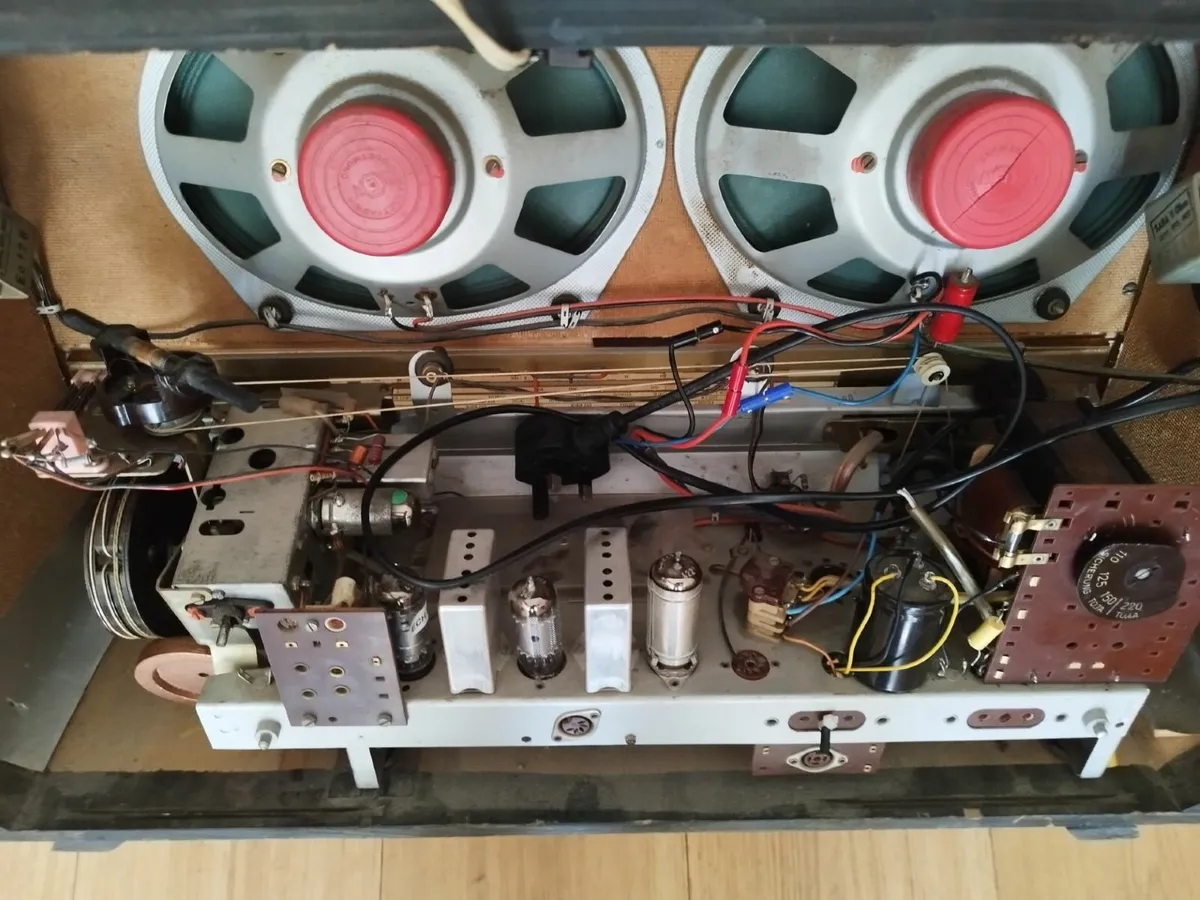 Old Radio - Image 4