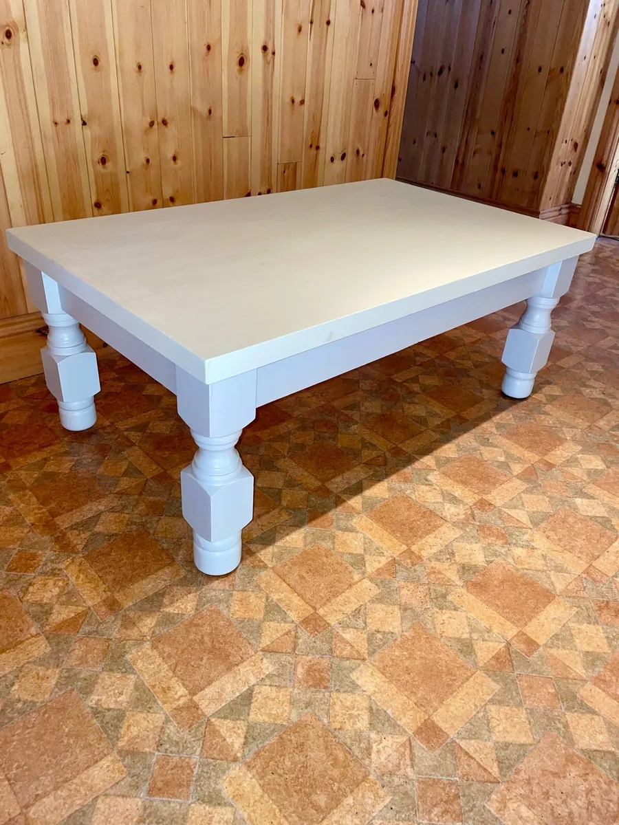 Stylish Living Room Table - Image 1