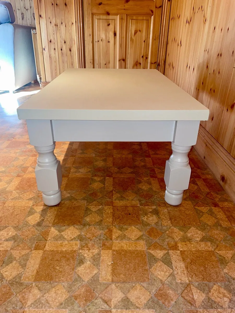 Stylish Living Room Table - Image 3