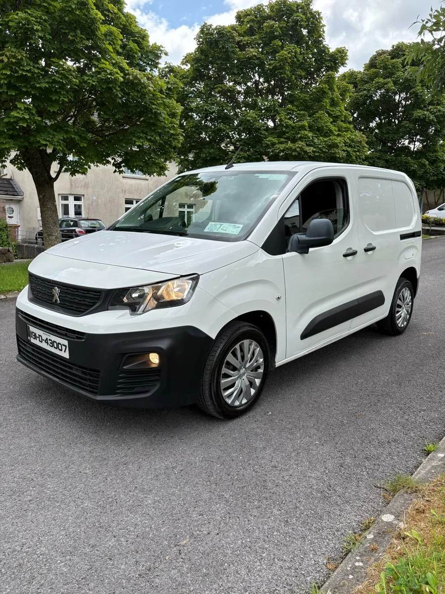 2019 Peugeot partner enterprise tax & doe - Image 1