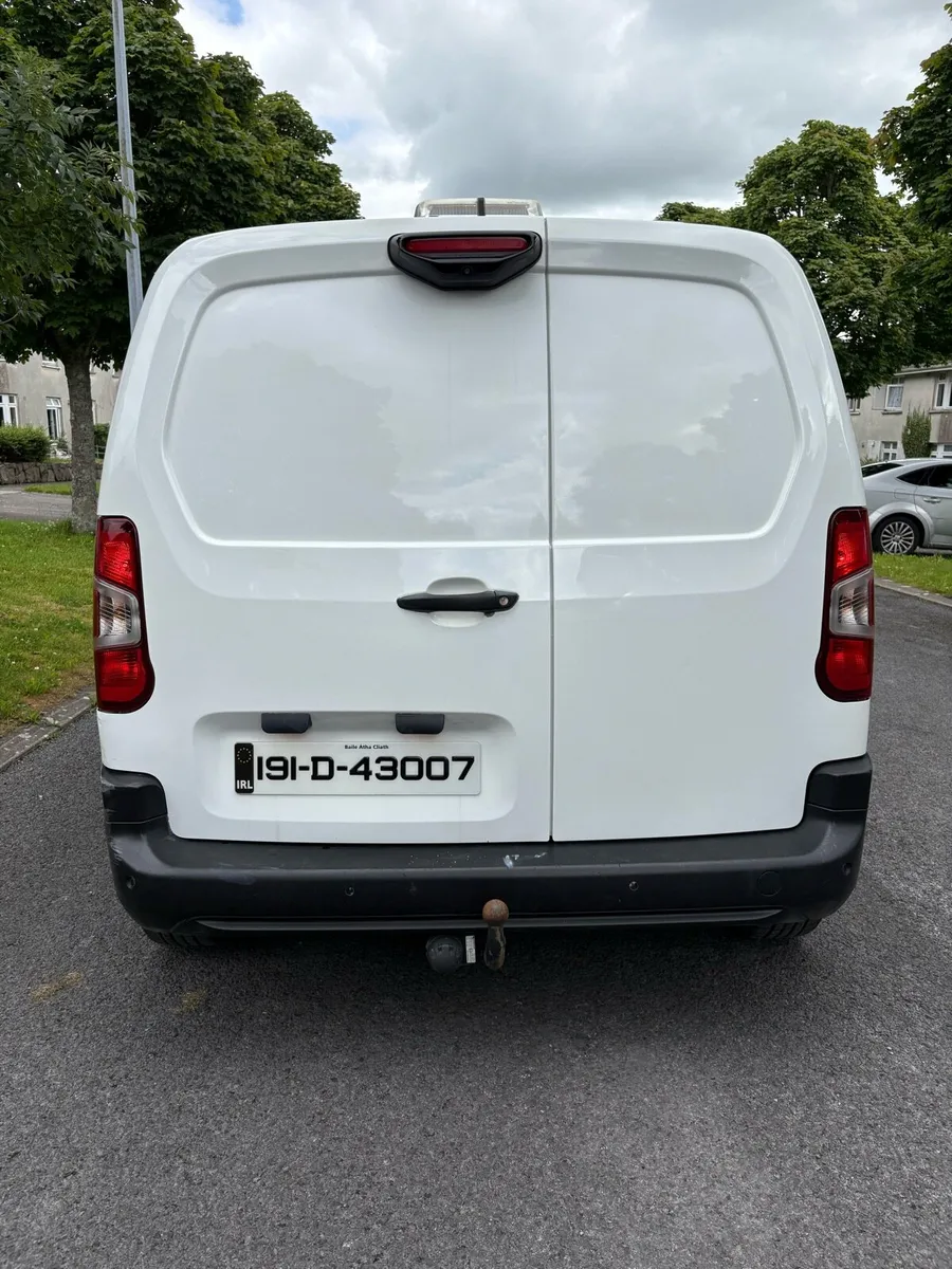 2019 Peugeot partner enterprise tax & doe - Image 4