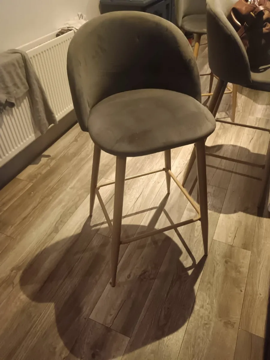 Kitchen island stools