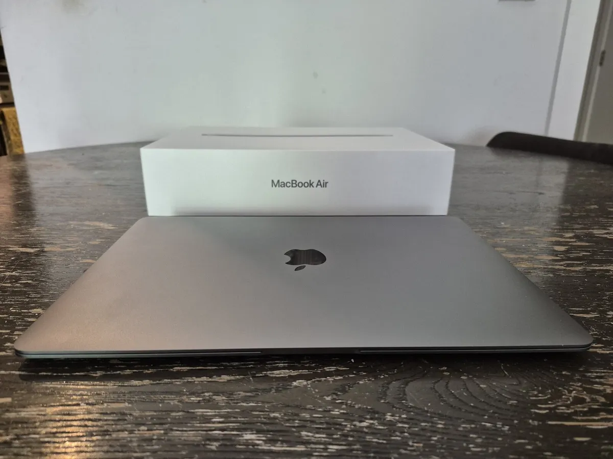 Apple MacBook Air M1 - Image 1