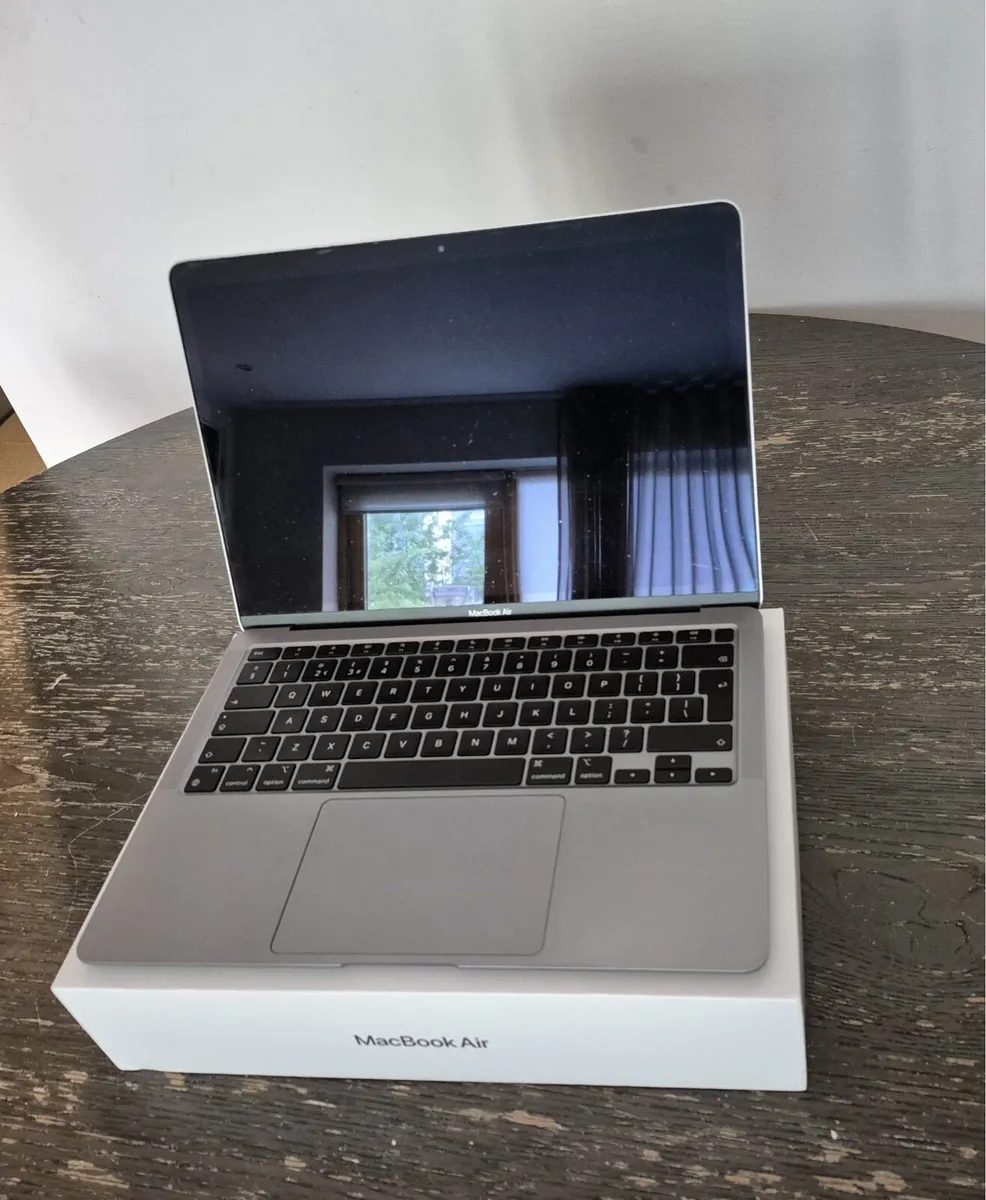 Apple MacBook Air M1 - Image 3