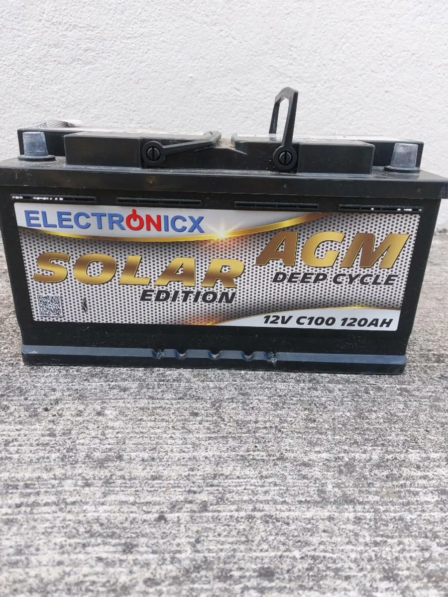 Solar gel battery and accessories - Image 1