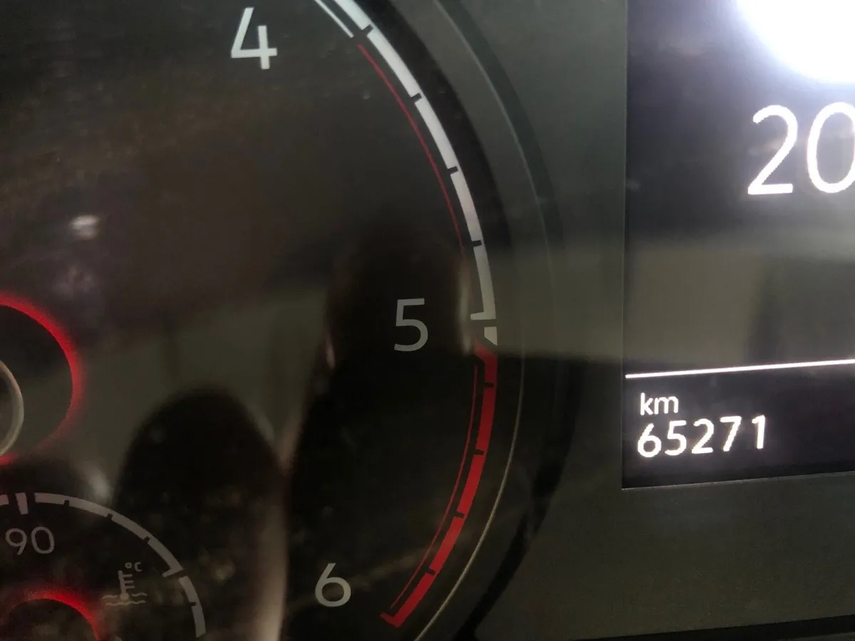 Volkswagen Caddy 122 bhp - Image 3