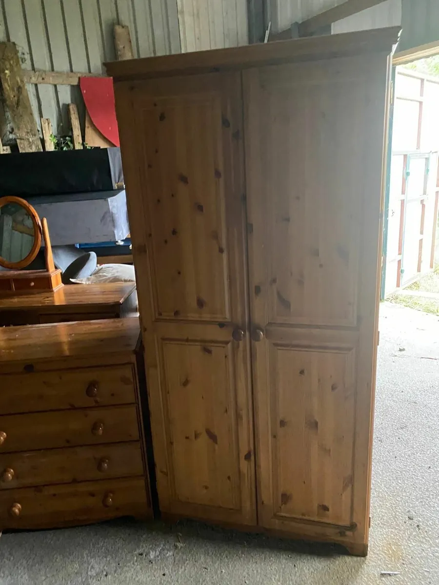 Bedroom furniture - Image 1