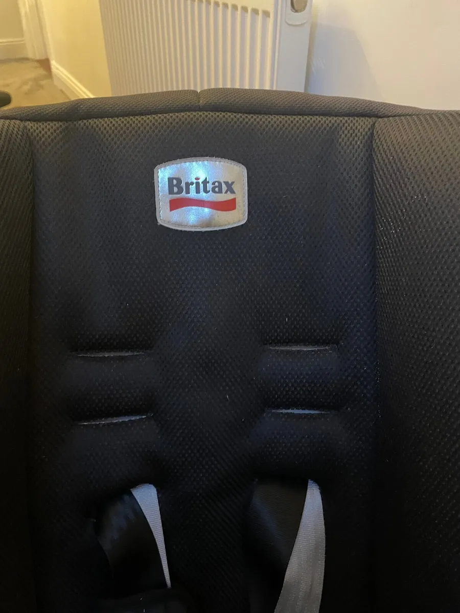 Child’s car seat - Image 1