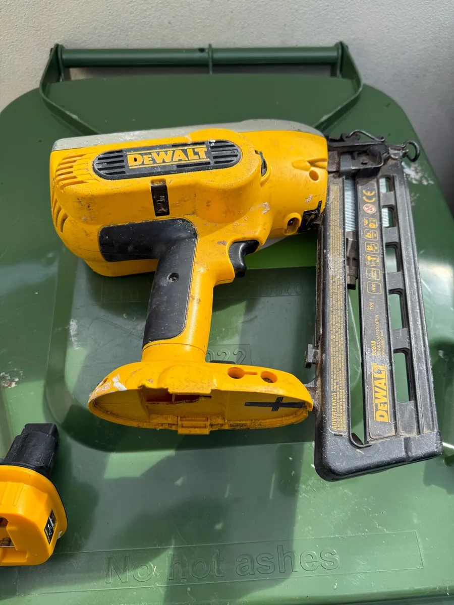 Dewalt second fix pinner - Image 2