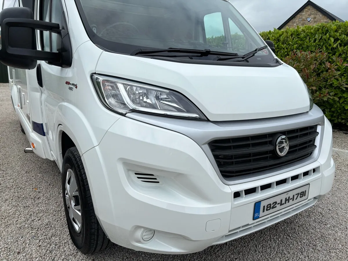 182 SWIFT ESCAPE 2.3 684 5x BERTH / 5x BELTS - Image 3