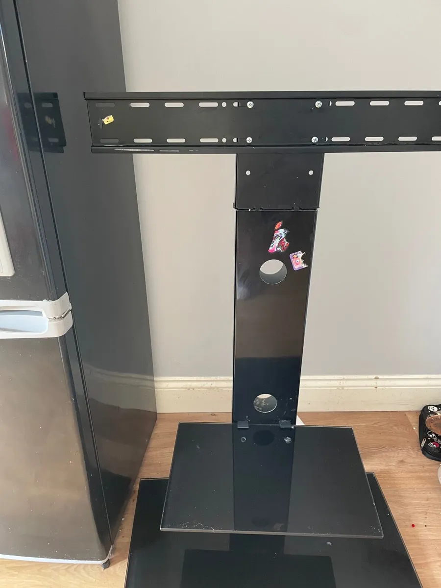 Mint condition 50inch tv stand with bracket - Image 3