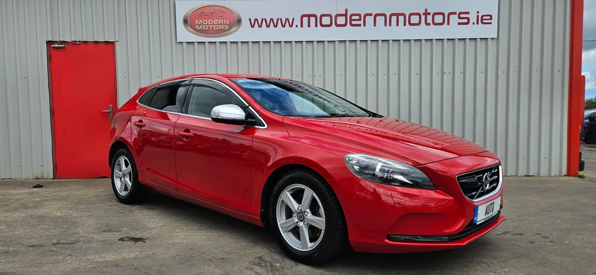 Volvo V40 automatic 1.6 t4 se lux high spec - Image 3