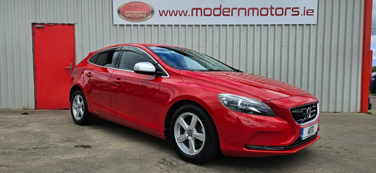 Volvo V40 automatic 1.6 t4 se lux high spec - Image 2