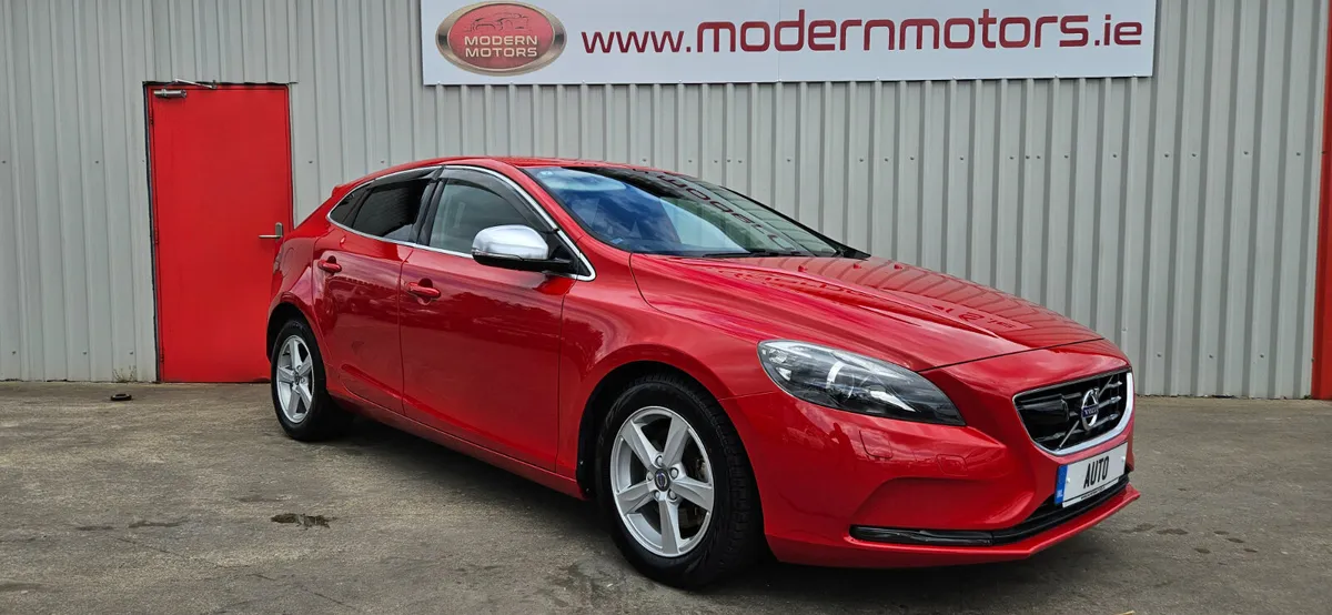 Volvo V40 automatic 1.6 t4 se lux high spec - Image 1