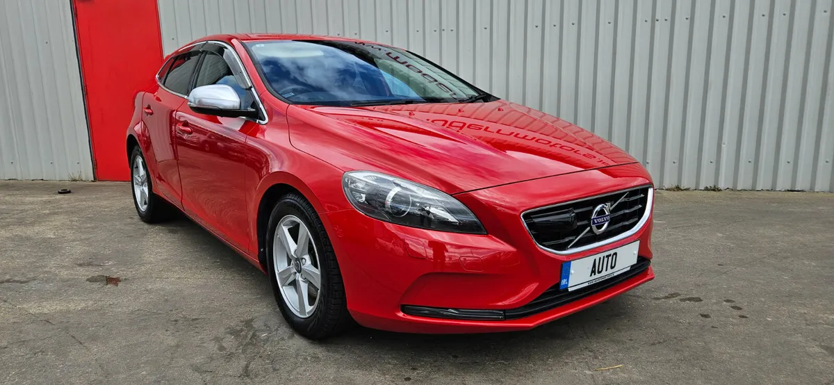 Volvo V40 automatic 1.6 t4 se lux high spec - Image 4