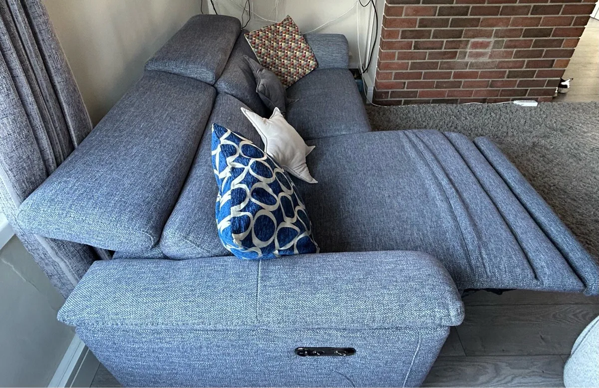 Electric Reclining 3 Seater Couch - Image 4