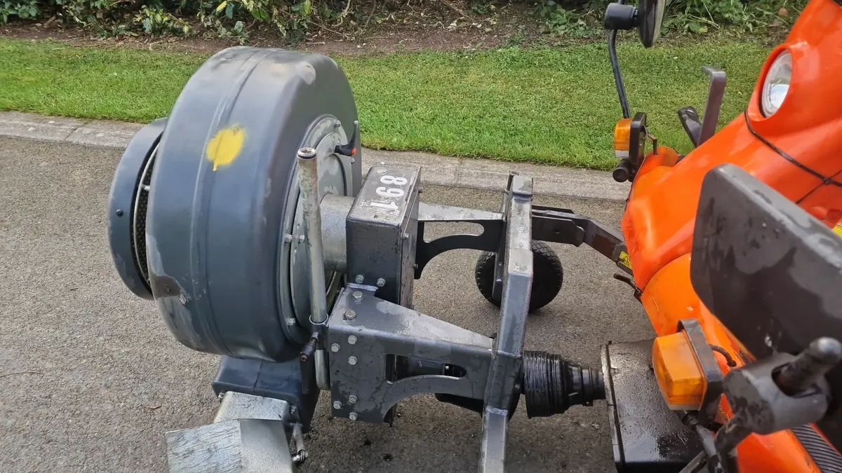 Kubota F3680 ride on mower leaf blower - Image 3