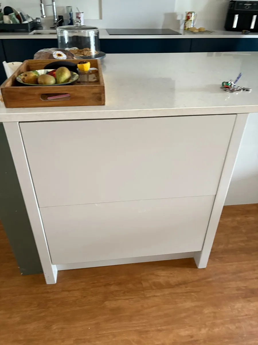 Kitchen island - Image 3