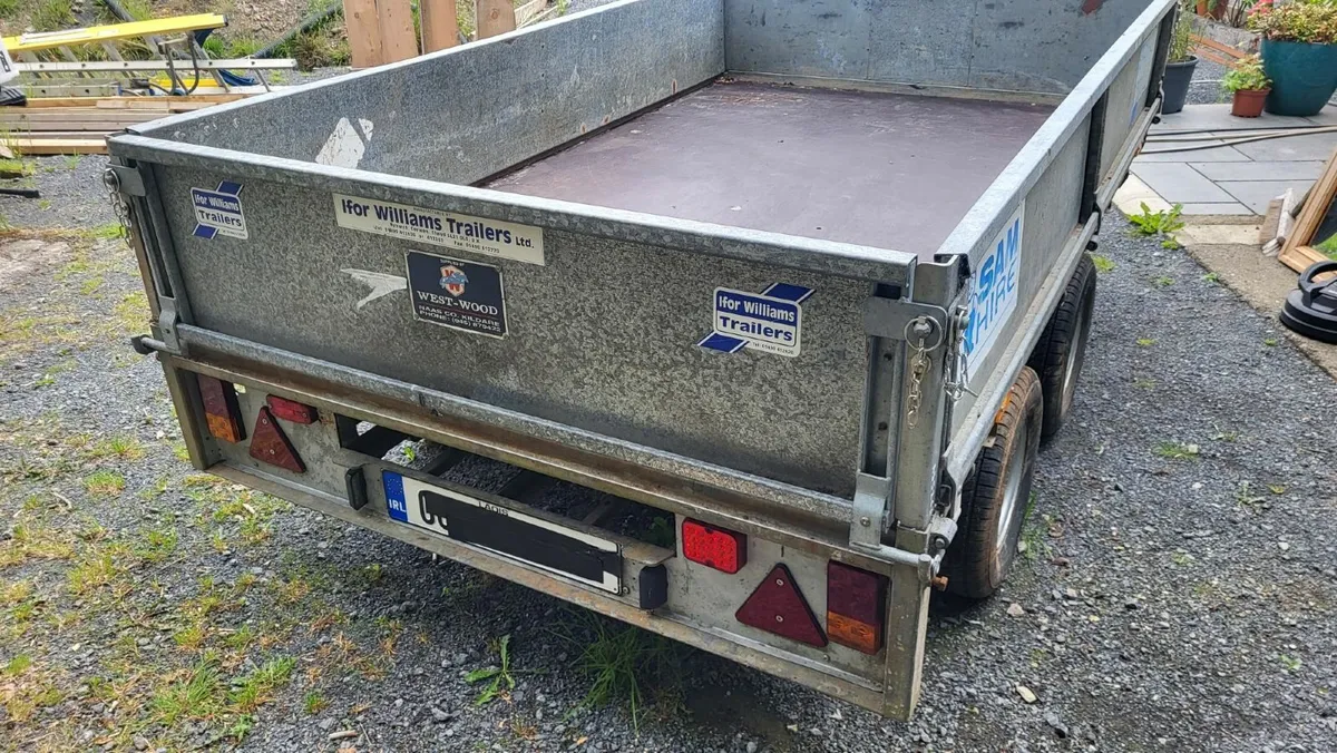 Trailer - Image 1