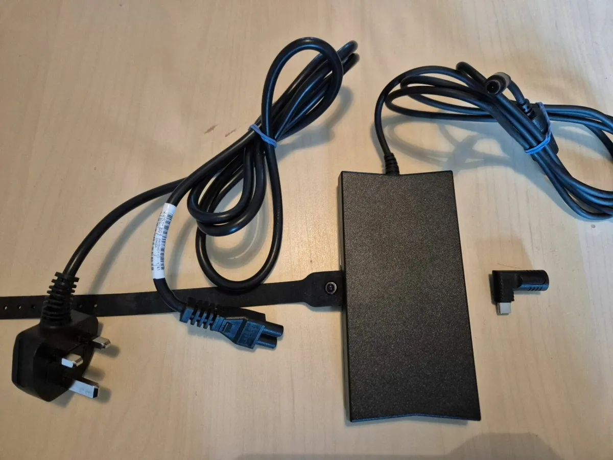 Dell 130W power adapter, new. - Image 1