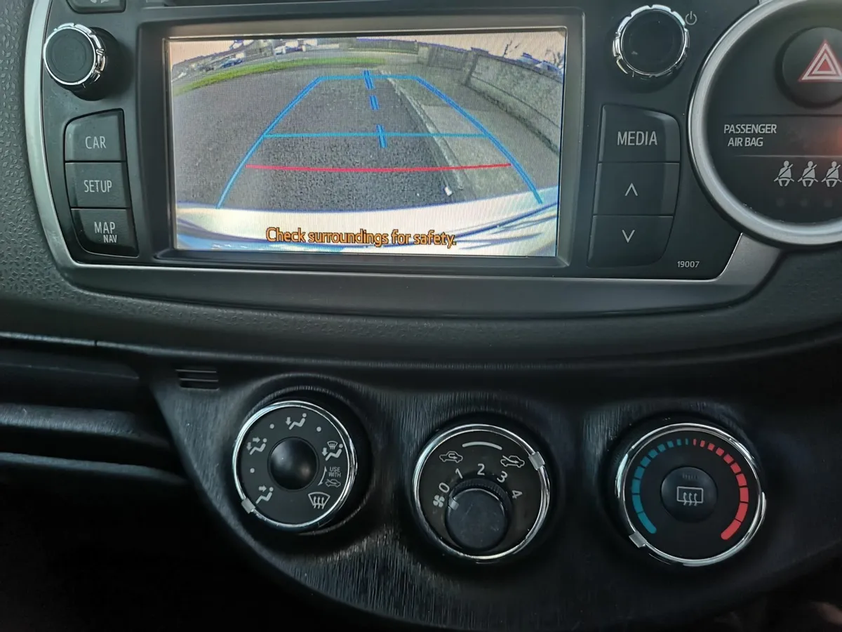 Toyota Yaris 2014 - Image 2