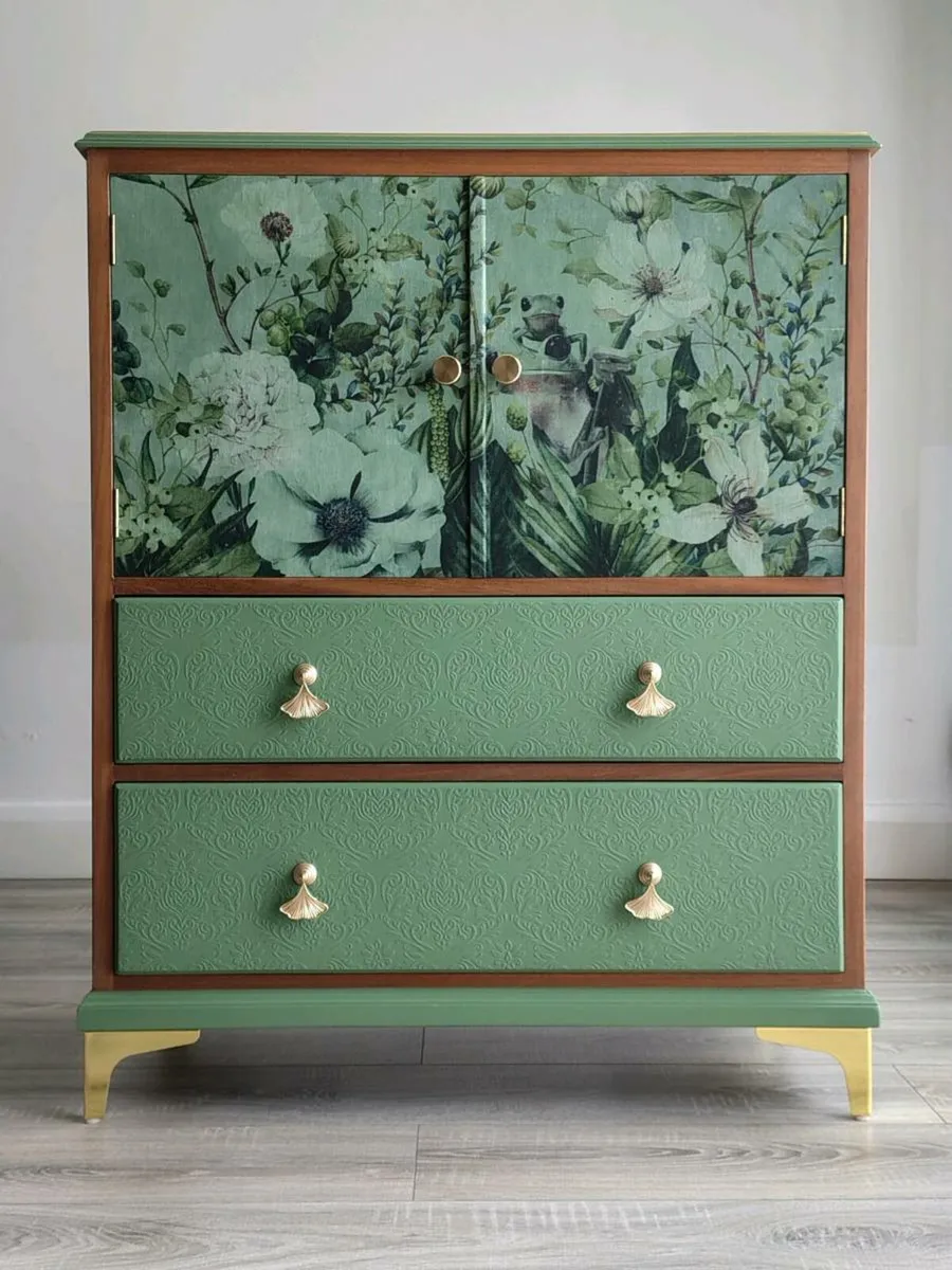 Vintage cabinet/drinks cabinet - Image 1