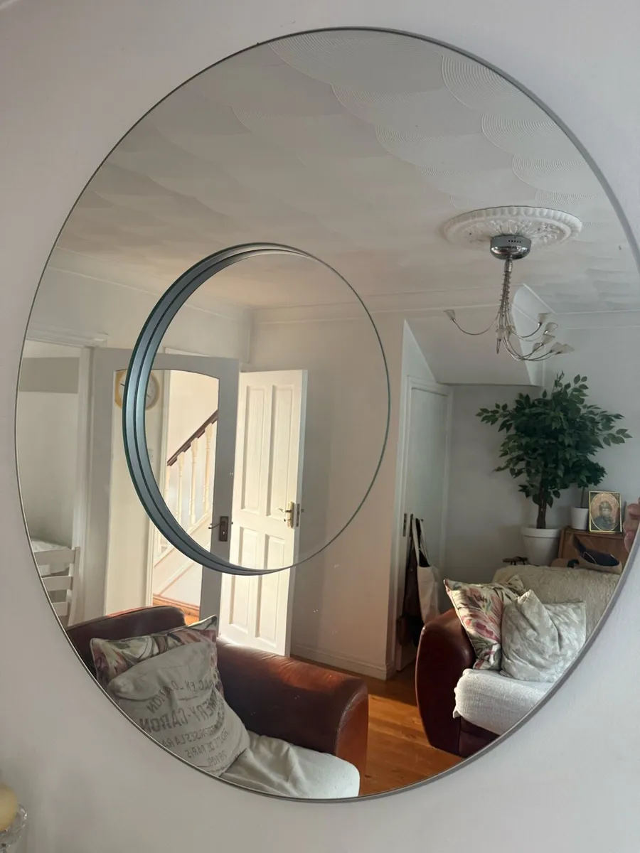 Round Mirror