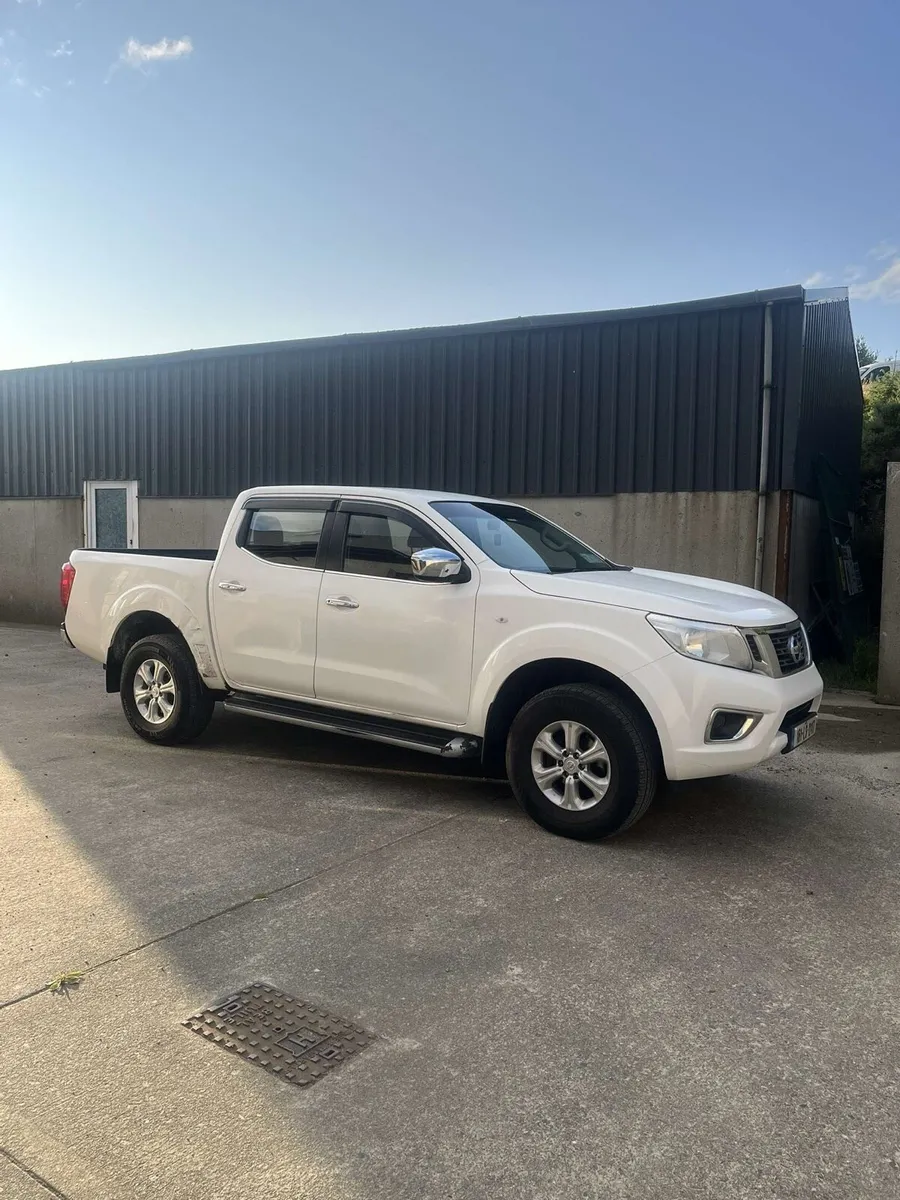 Nissan Navara 2.2 - Image 2