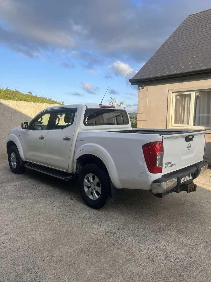 Nissan Navara 2.2 - Image 4