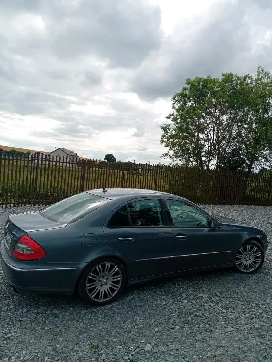 Mercedes E200 - Image 4