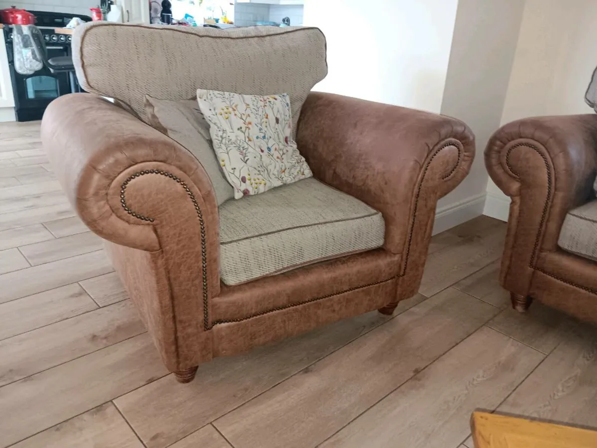 3 piece suite of furniture - Image 2