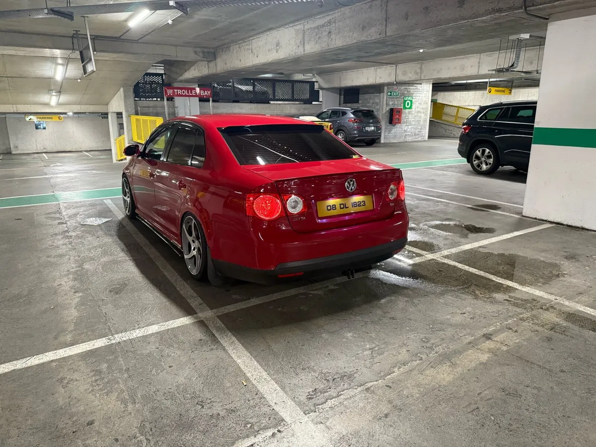 Volkswagen Jetta - Image 2