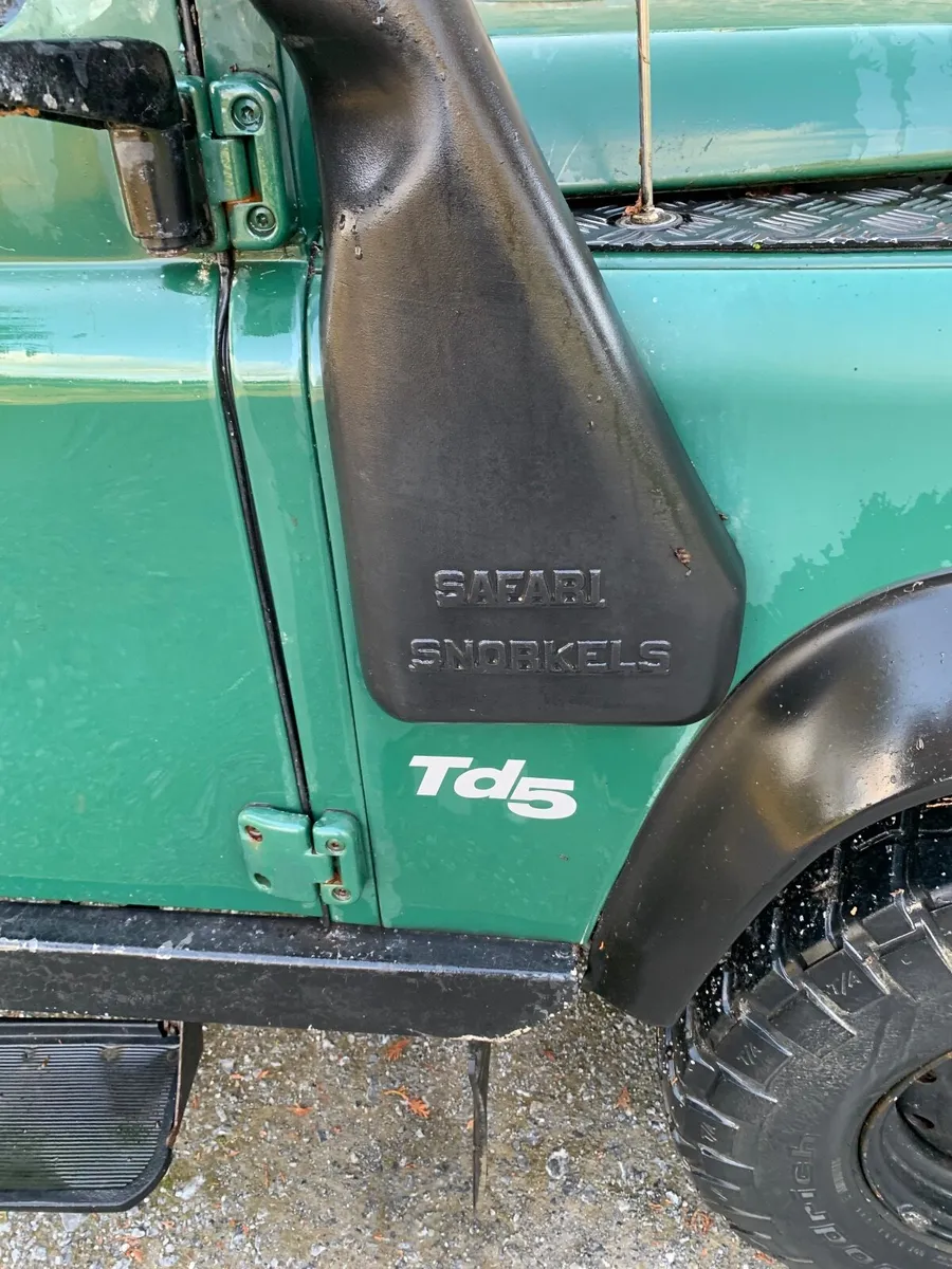 Land Rover Defender 2003 - Image 2
