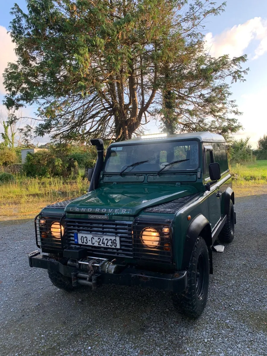 Land Rover Defender 2003 - Image 3