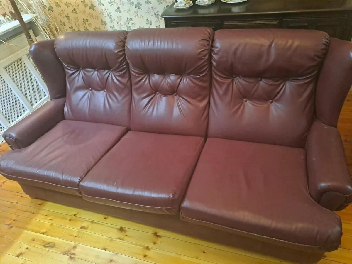 Sofa and chairs - Image 1