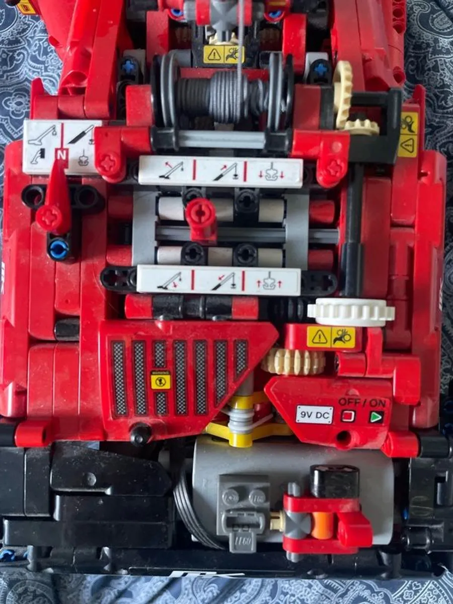 Lego Technik Rough terrain crane - Image 3