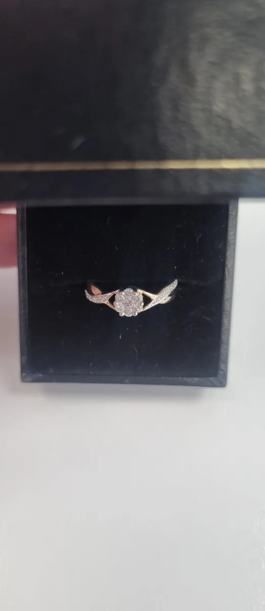9ct Gold Diamond Engagement Ring - Image 3