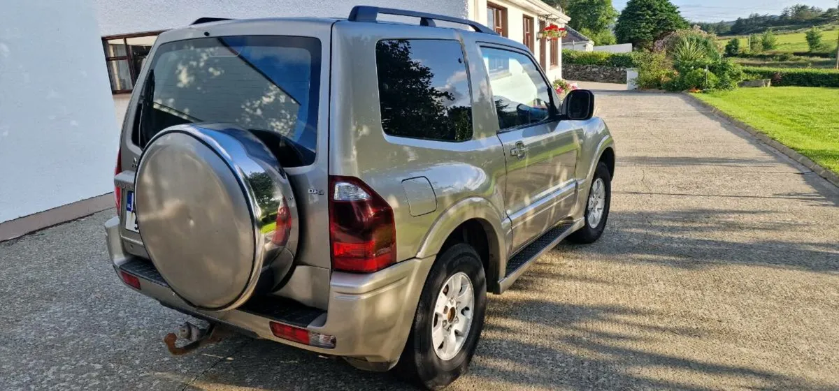 Mitsubishi Pajero 3.2 L - Image 2