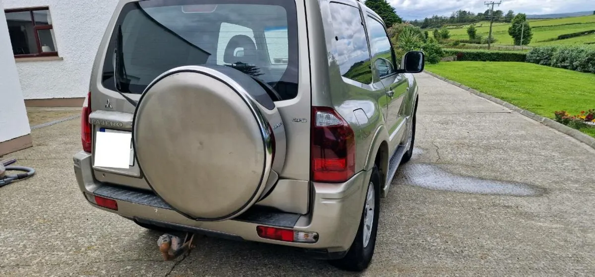 Mitsubishi Pajero 3.2 L - Image 3