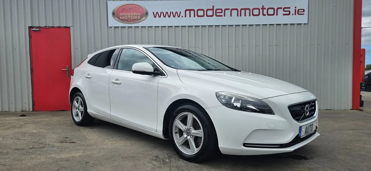 Volvo V40 automatic t4 1.6 petrol low kms - Image 1