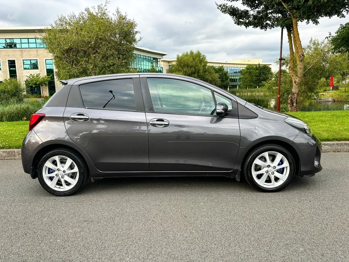Toyota Yaris Hybrid 1.4 Automatic VVTI Sport - Image 2