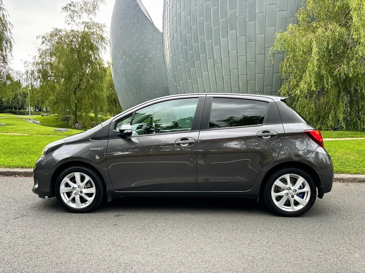 Toyota Yaris Hybrid 1.4 Automatic VVTI Sport - Image 3