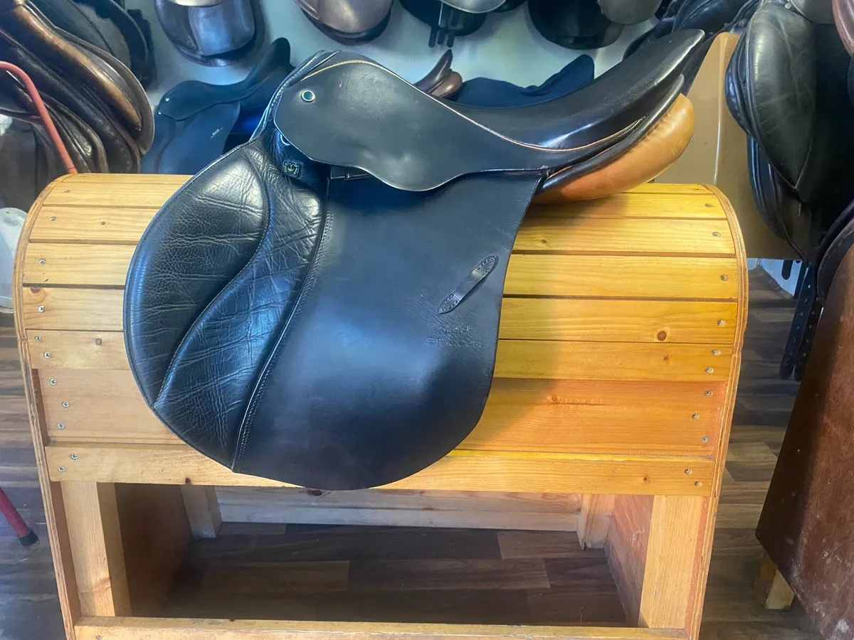 17” Stubben jump Leather saddle - Image 1