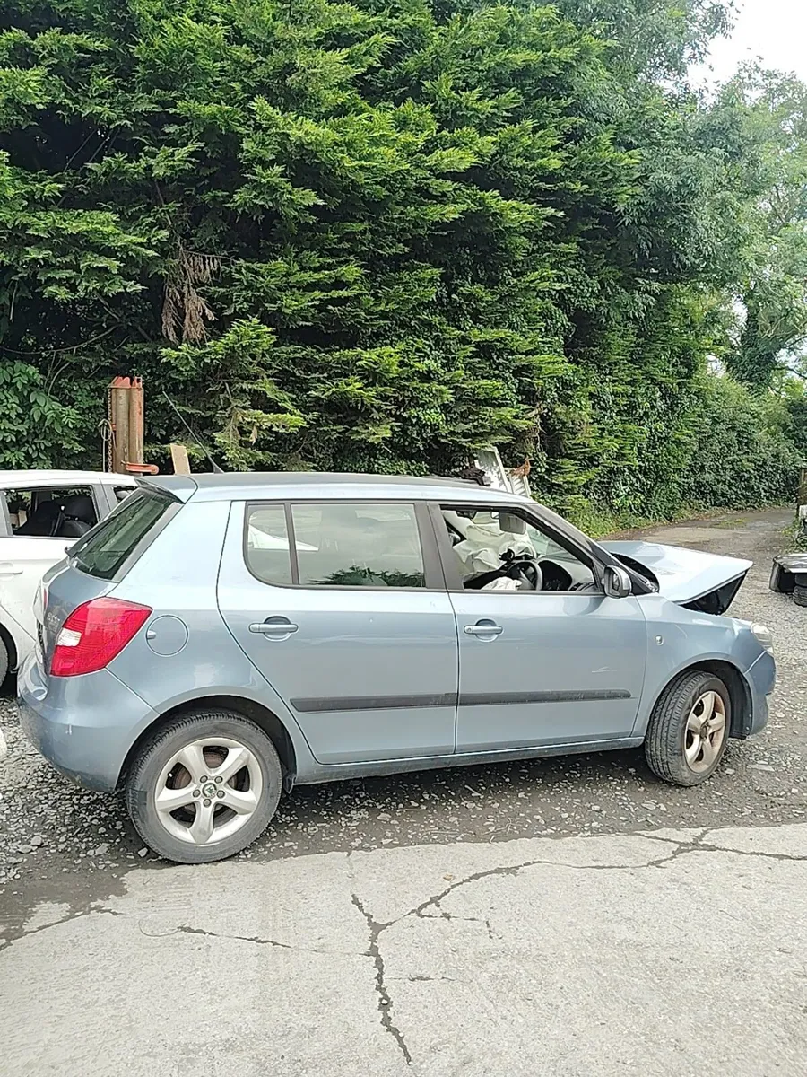 Breaking Skoda fabia 2010 1.2 chfa - Image 1